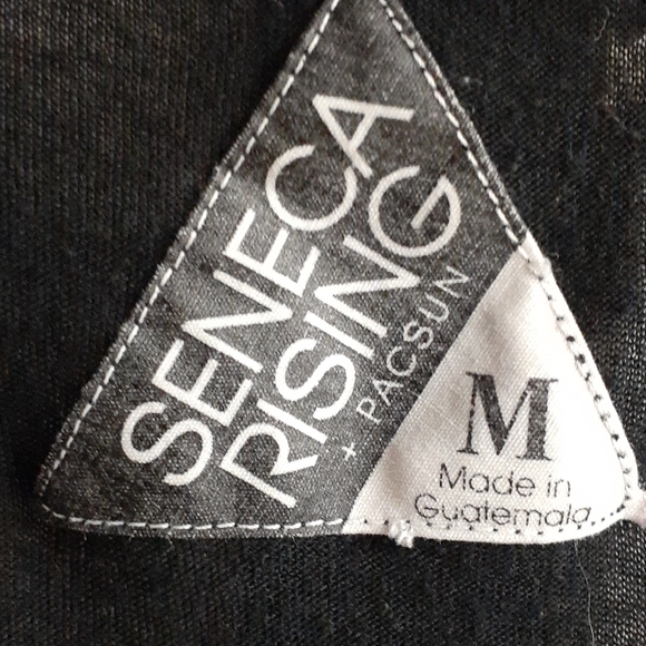 Flowy and fun top 🧜♀️ - Picture 6 of 8